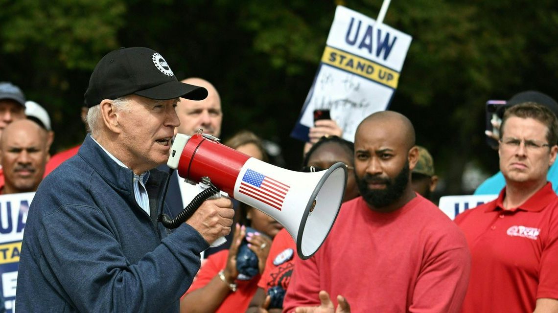 Opinion: Biden gets no credit for the improved U.S. economy — but that won’t cost him votes