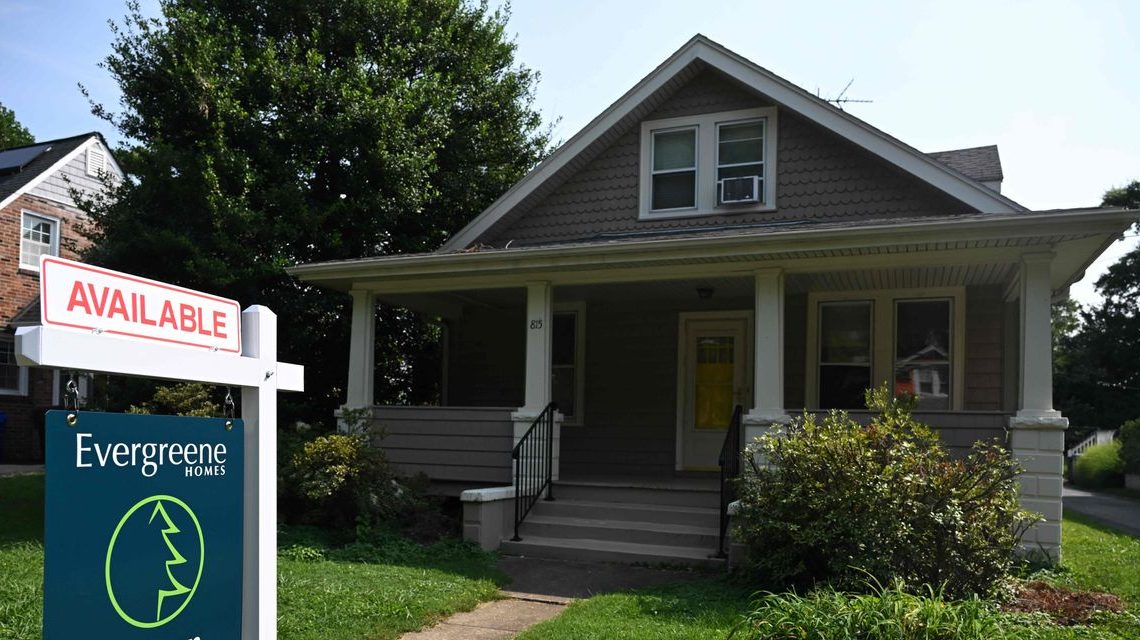 U.S. mortgage rates hit 23-year high and home prices show few signs of cooling, but Redfin says ‘all hope is not lost.’ Why?