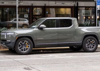 Opinion: Rivian stock pays the price as timing of debt offering rattles investors — as does EV maker’s cash burn
