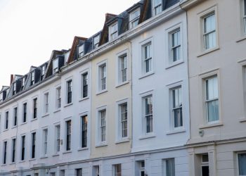 Bellway Rises Following FY Statement, Warning Of Further Volume And Margin Drops