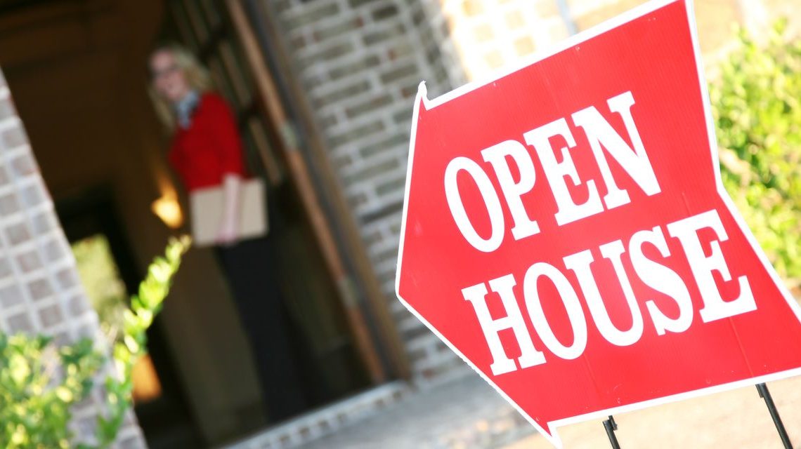 Demand for mortgages crumbles as rates rise to the highest level since November 2000