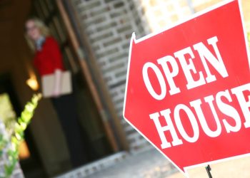 Demand for mortgages crumbles as rates rise to the highest level since November 2000