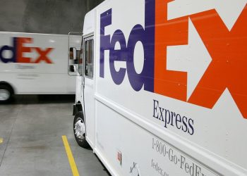 FedEx says UPS’s losses during union talks were its gains. Could its wages rise as well?