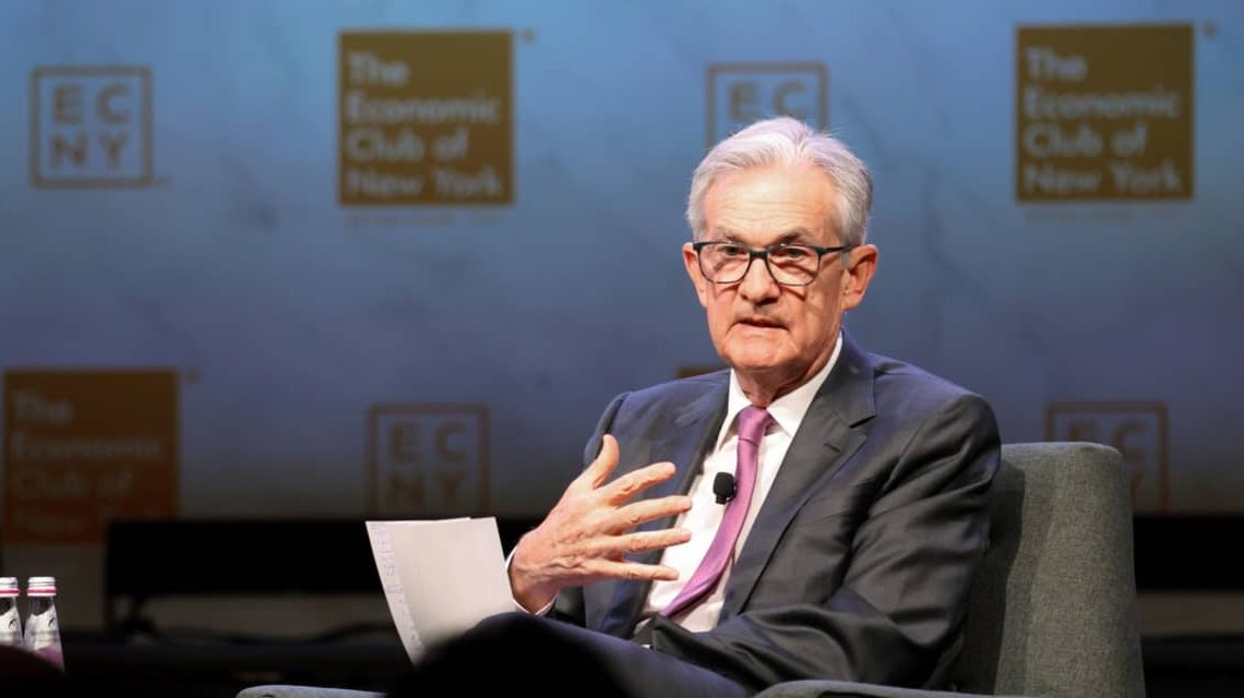 Stocks Sense Trouble, Even Though the Economy Is Strong