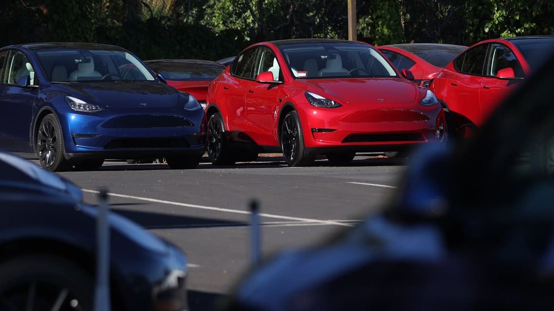 Tech Stocks Look Overvalued, but Not Absurdly So