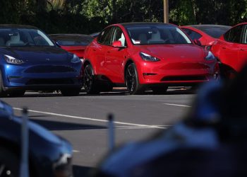 Tech Stocks Look Overvalued, but Not Absurdly So