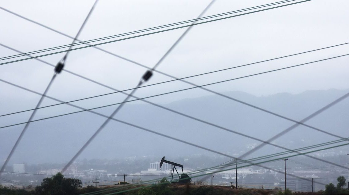 Oil prices settle higher with fear of an expansion of the Israel-Hamas war