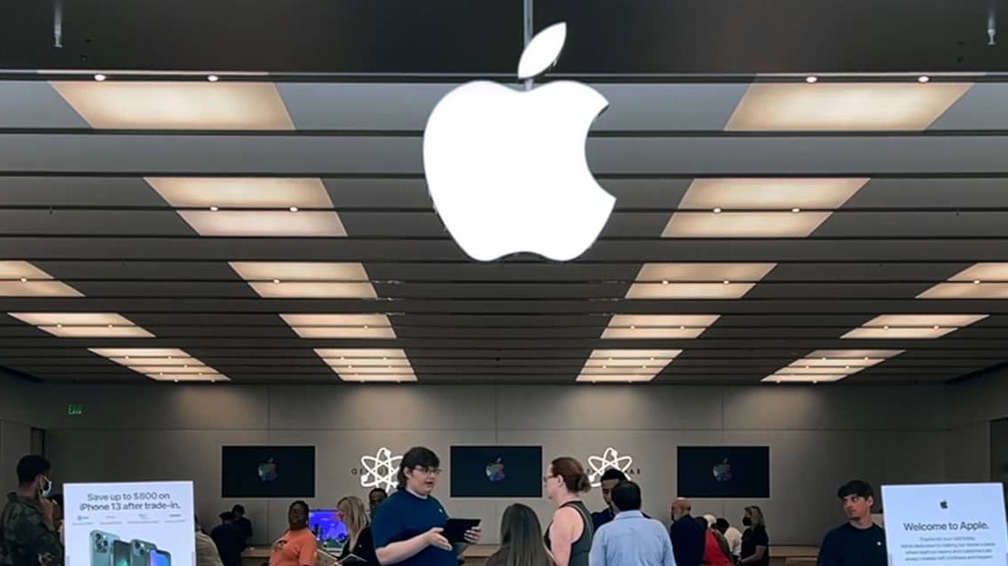 Apple Stock Isn’t an AI Play. How the iPhone Maker Intends to Change That.