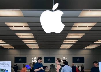 Apple Stock Isn’t an AI Play. How the iPhone Maker Intends to Change That.