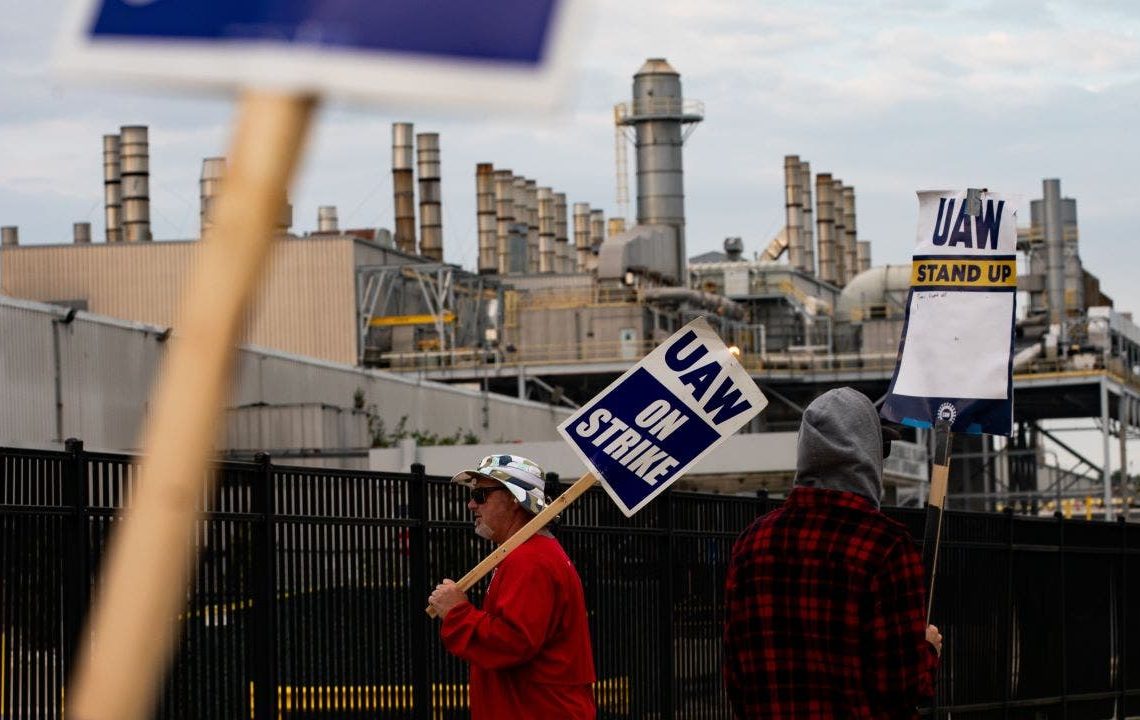 UAW and Ford reach tentative deal on new labor contract