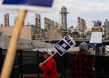 UAW and Ford reach tentative deal on new labor contract