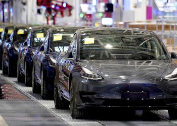 Battery maker warns demand could slow for EVs as GM-Honda partnership falls apart