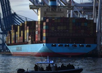 U.S. trade deficit in goods widens 1.3%, modest drag for GDP growth in third quarter