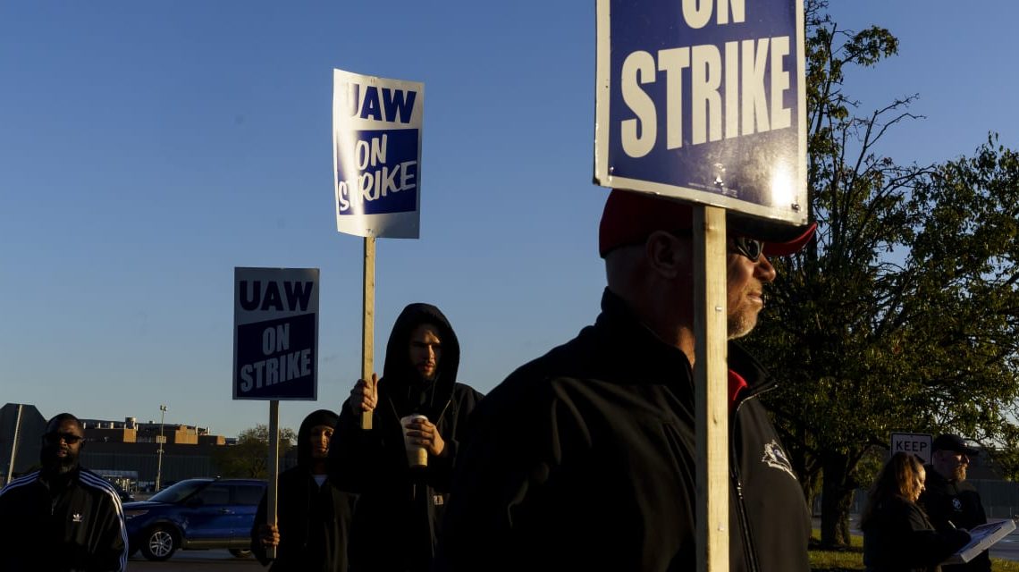 When Will GM and Stellantis Agree to UAW Deals? These Are the Key Dates to Watch.