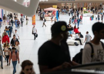 Consumer spending rises sharply again and buoys the U.S. economy