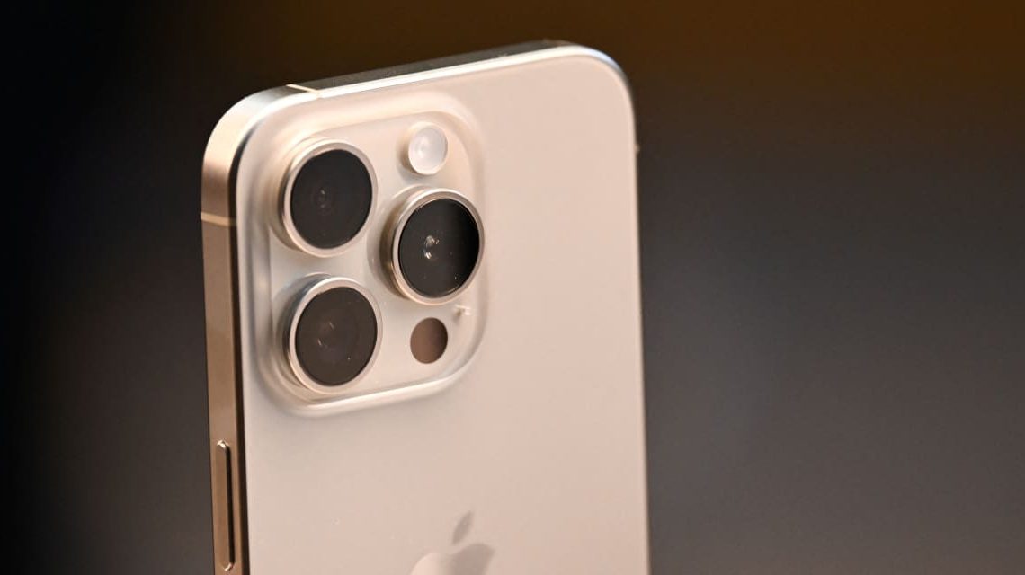 Big Bank Bought Up Apple, Tesla, AT&T, and Microsoft Stock