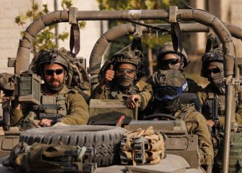 Oil falls, markets hold steady as Israel launches Gaza ground offensive