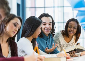 What early-decision college applicants can do about the FAFSA delay