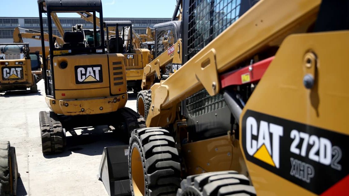 Caterpillar Smashes Wall Street’s Earnings Estimates. But the Stock Is Falling.