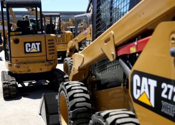 Caterpillar Smashes Wall Street’s Earnings Estimates. But the Stock Is Falling.