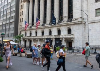 Dow Jones surges more than 500 points as stocks snap 3-day losing streak