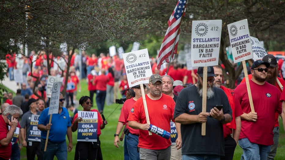 UAW members on picket line