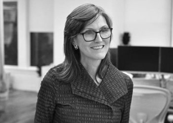 Ark Invest Offloads Coinbase, Grayscale Bitcoin Trust, Buys Robinhood Stocks