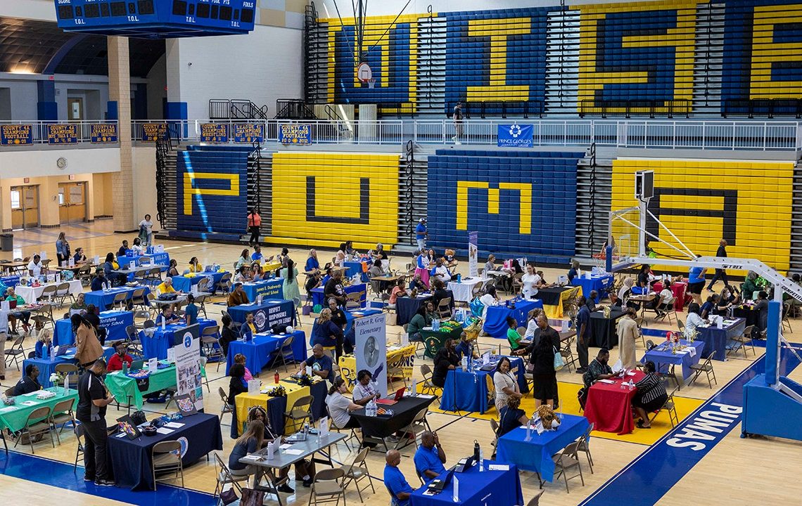 Job openings unexpectedly rise for second straight month