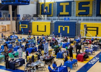 Job openings unexpectedly rise for second straight month