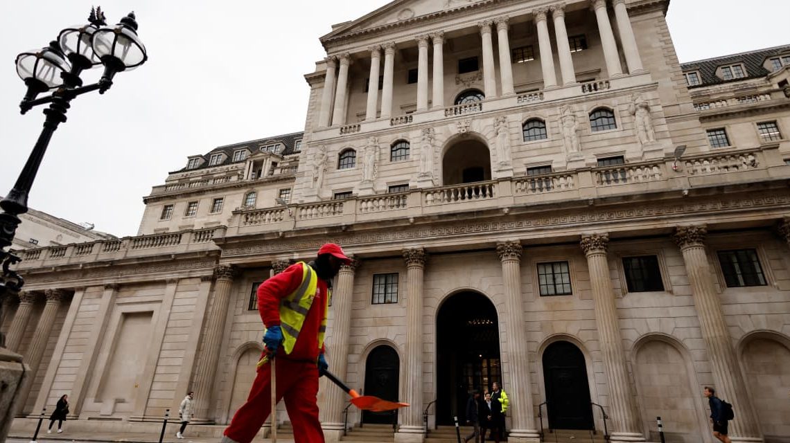 Bank of England Follows Fed With Interest-Rate Pause