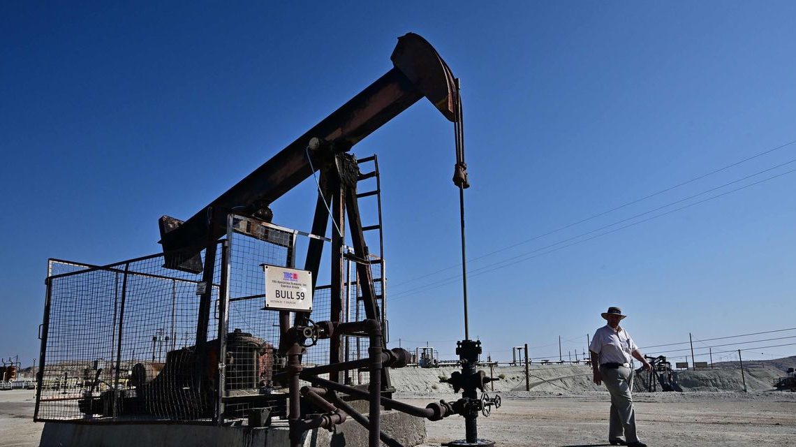 Oil prices attempt to snap 3-day losing streak