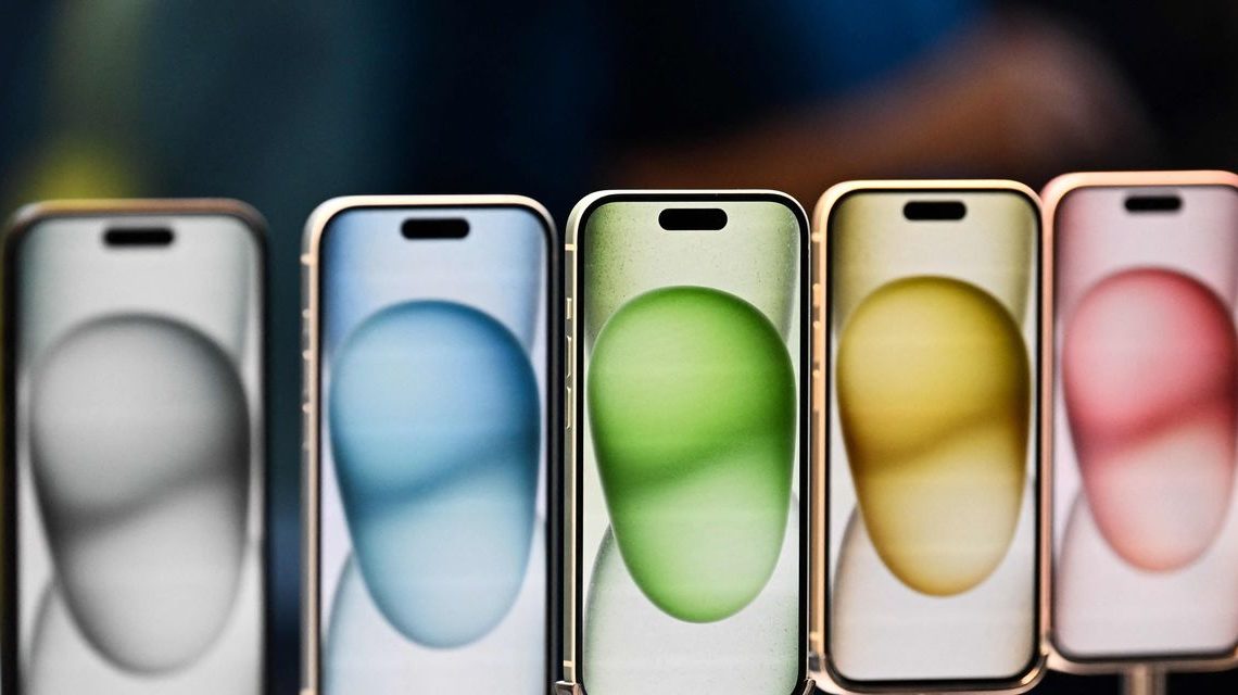 Opinion: Apple’s grim streak of revenue declines could continue into the holidays