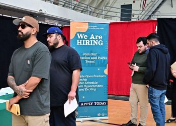 Jobs report reaction: ‘It is increasingly hard to imagine the Fed hiking interest rates any further,’ economist says