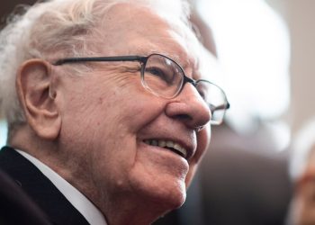 Berkshire Sued by Truck Stop, Putting Buffett’s Good Guy Image at Risk