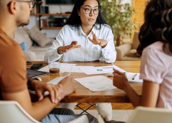 ‘I’m feeling the pain with you.’ What financial advisers do to keep you from panicking about stocks.