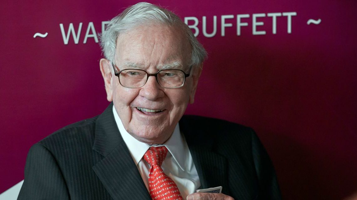 Buffett’s Berkshire Hathaway cash pile hits record $157 bln with deals scarce