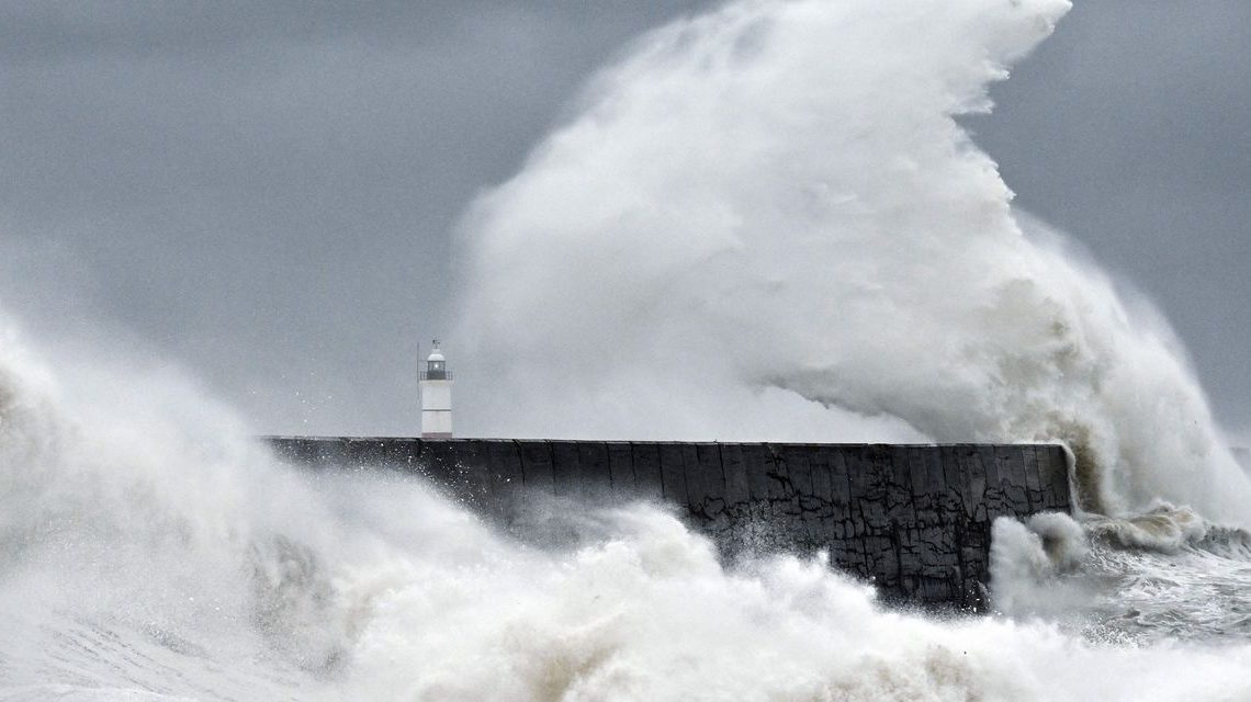 A wall of debt rolling over: Here’s what’s scaring Bridgewater’s co-CIO