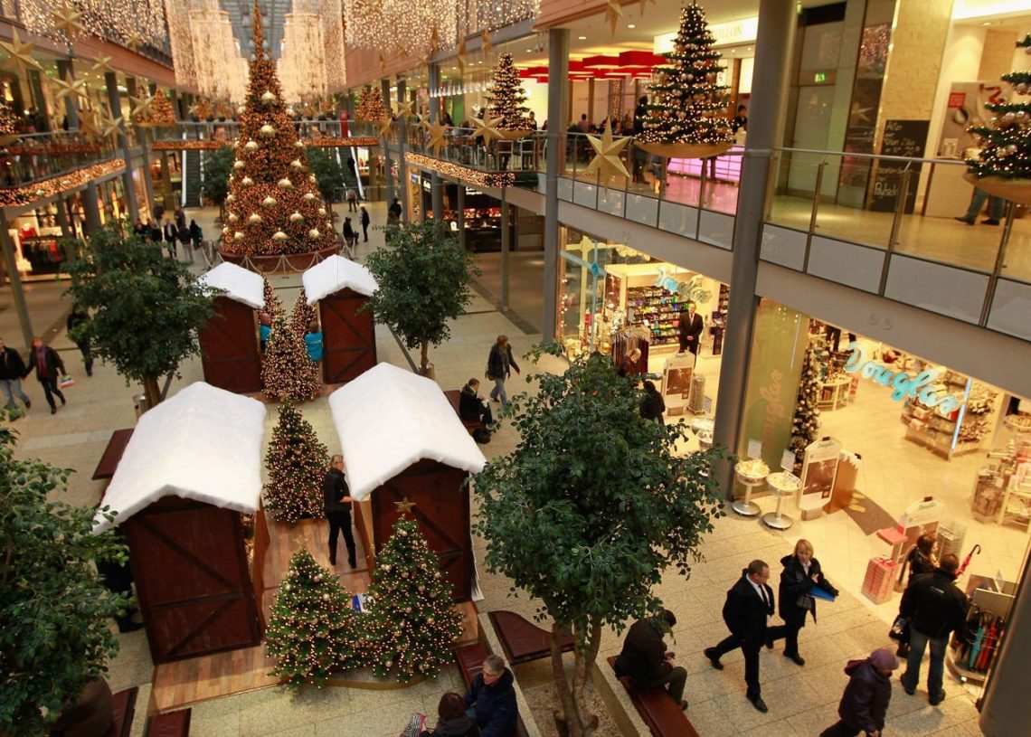 Gen Z Shoppers Transforming Holiday Retail: The Rise Of In-Store Experience