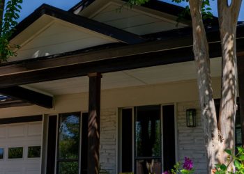 Mortgage rates register sharpest drop in over a year amid signs of a weakening U.S. economy