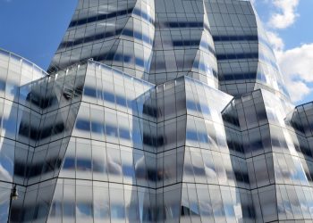 IAC Stock Falls. Media Company Sees Turnaround Coming at Angi and Dotdash Meredith.