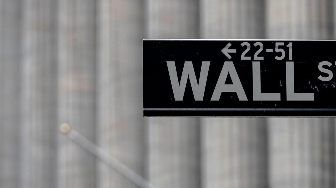 Dow ends slightly lower while S&P 500 extends longest winning streak in 2 years