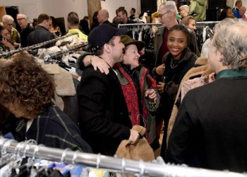 U.S. consumer sentiment sags to 6-month low on worries over higher interest rates and Mideast war