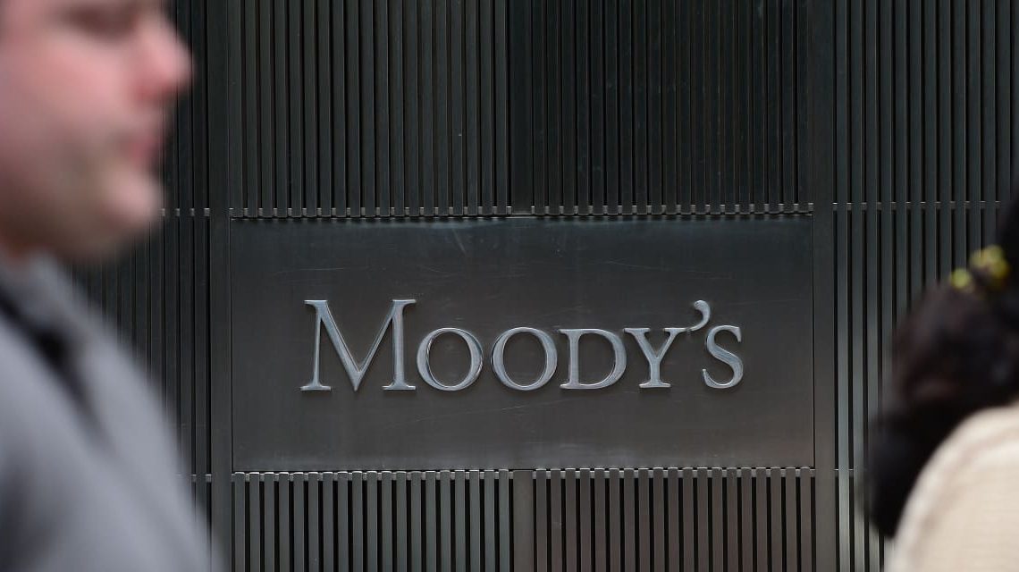 Moody’s Cuts Outlook on U.S. Credit Rating