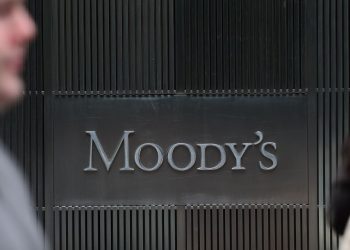 Moody’s Cuts Outlook on U.S. Credit Rating