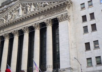 Dow ends nearly 400 points higher as tech rally leads stocks to highest close since September