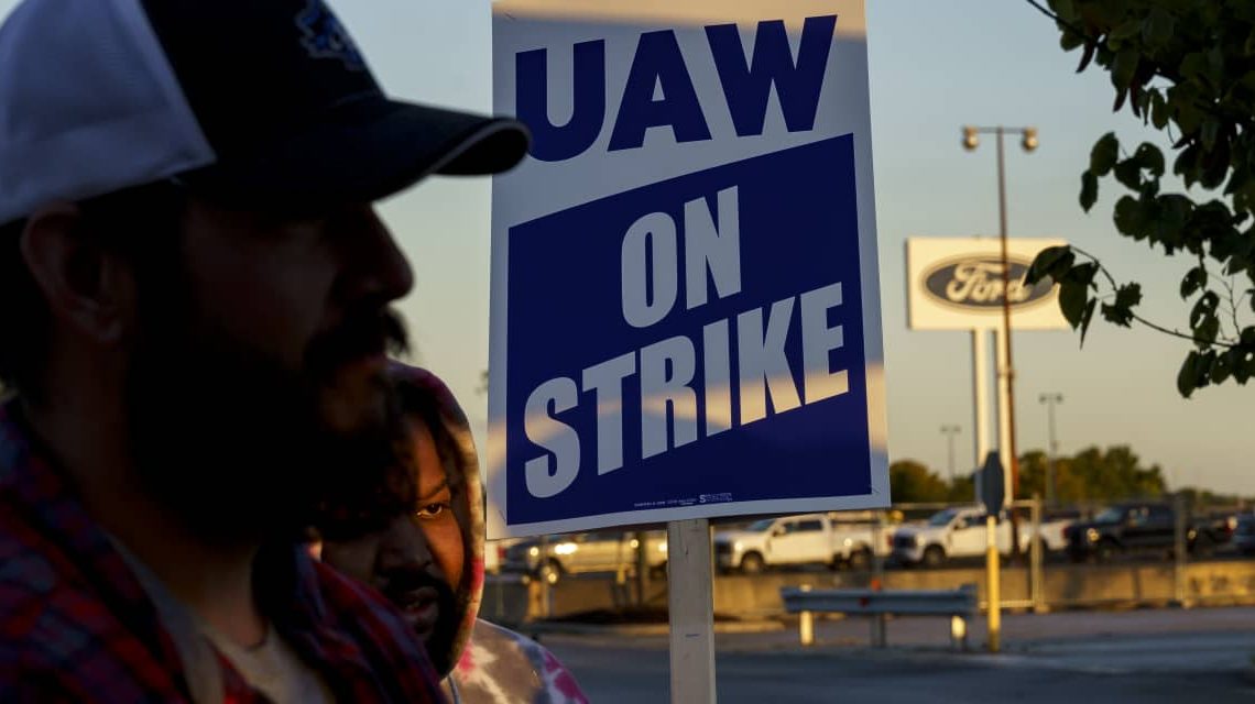 Ford Production Workers Vote Against Pay Deal. Doubts Are Creeping In.