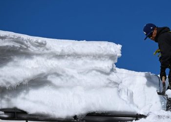 U.S. budget deficit narrows in October as deferred California payments roll in