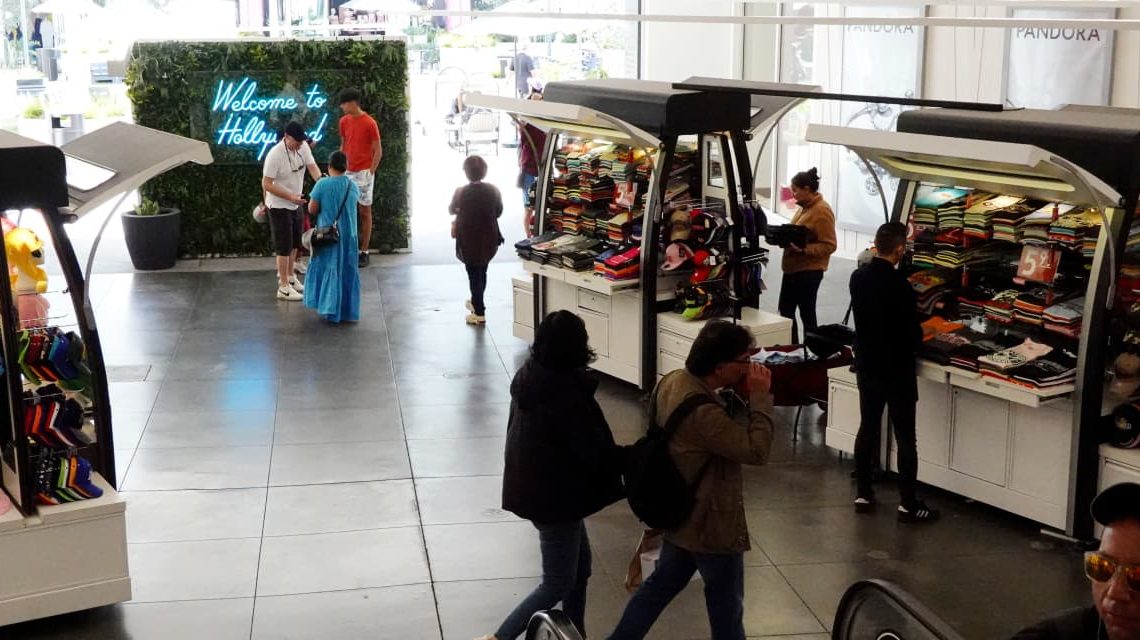 Retail sales in the U.S. fall for first time in 7 months