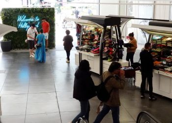 Retail sales in the U.S. fall for first time in 7 months