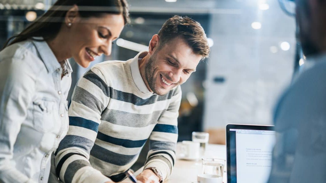 Mortgage rates fall for the third week in a row. ‘There is room’ for rates to drop further, one economist says.